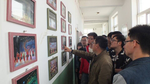 同学们参观爱心之家